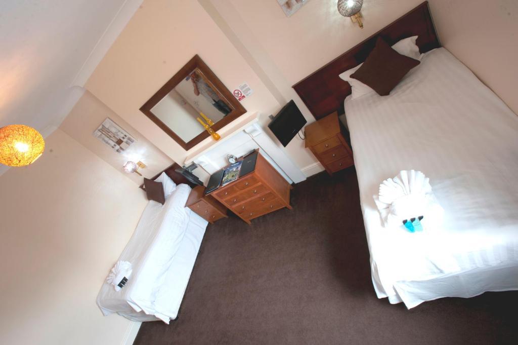 The Caribbean Hotel Doncaster Szoba fotó